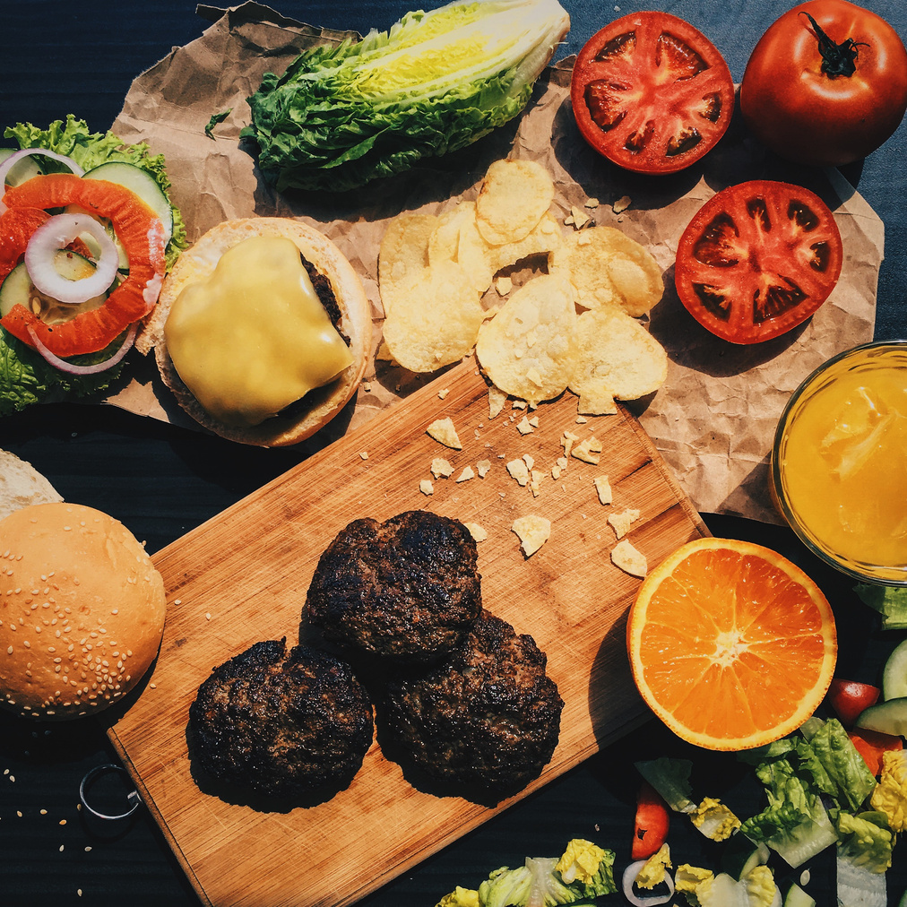 Burger with Fresh Vegetables